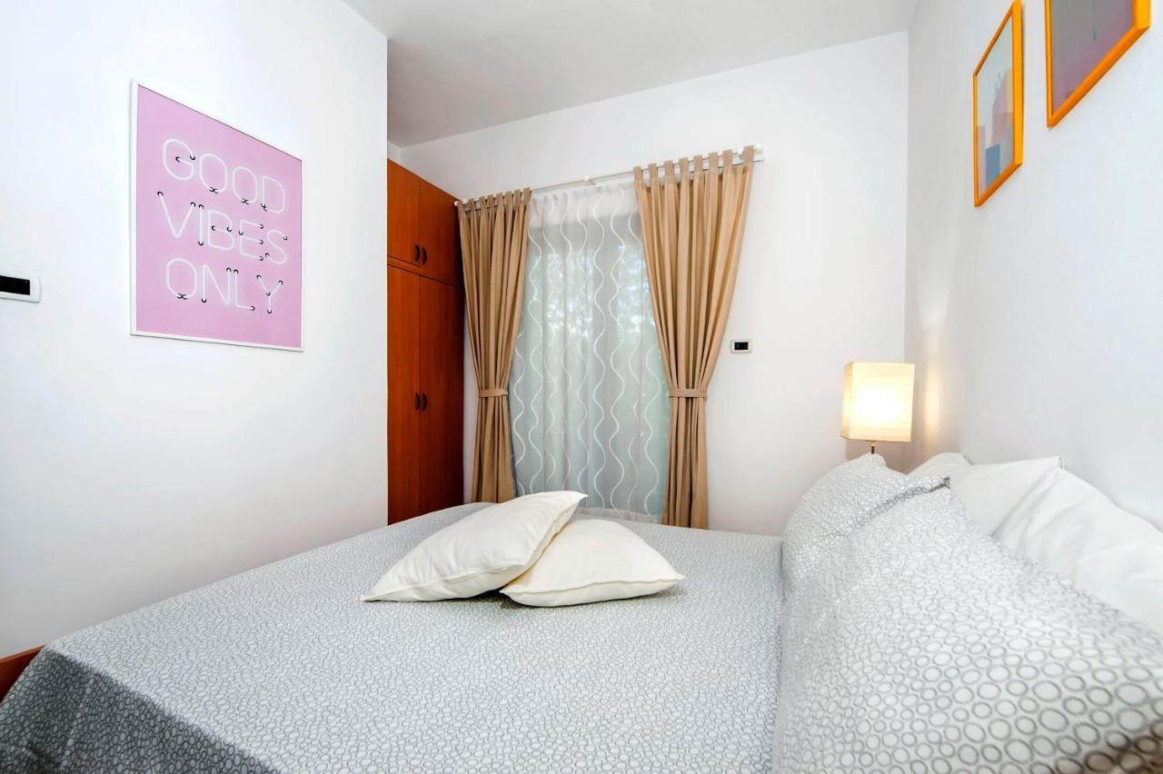 Apartments Milan โรวีน ภายนอก รูปภาพ