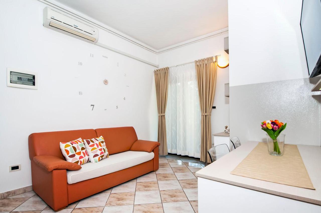 Apartments Milan โรวีน ภายนอก รูปภาพ