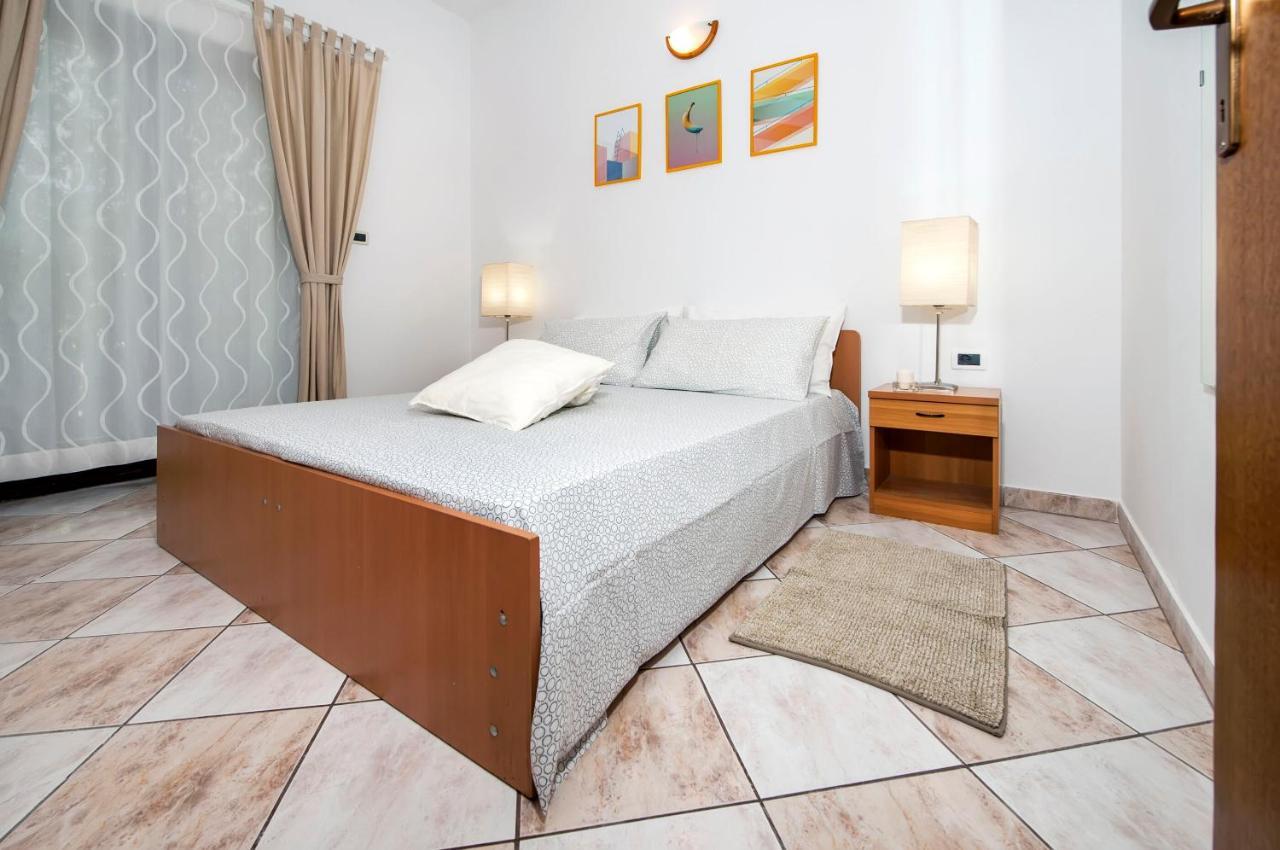 Apartments Milan โรวีน ภายนอก รูปภาพ