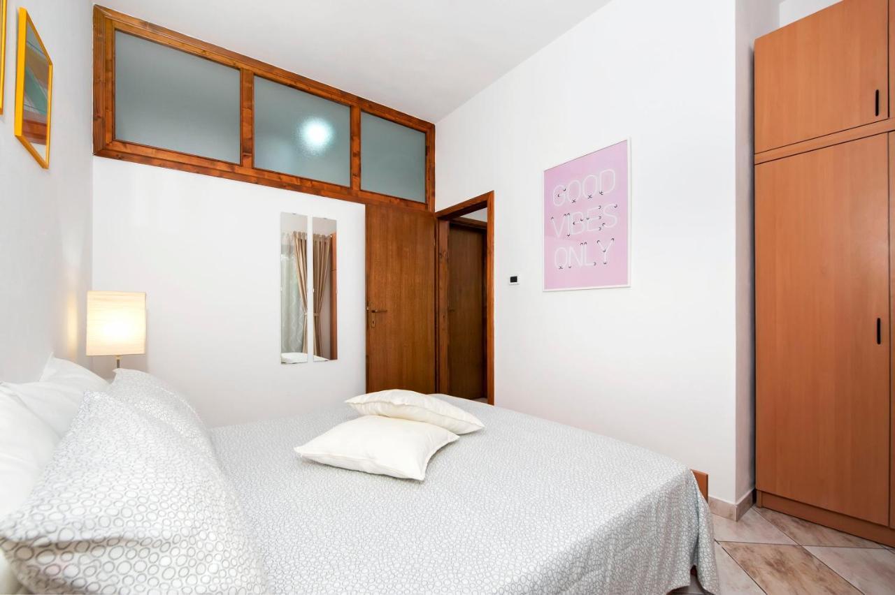 Apartments Milan โรวีน ภายนอก รูปภาพ