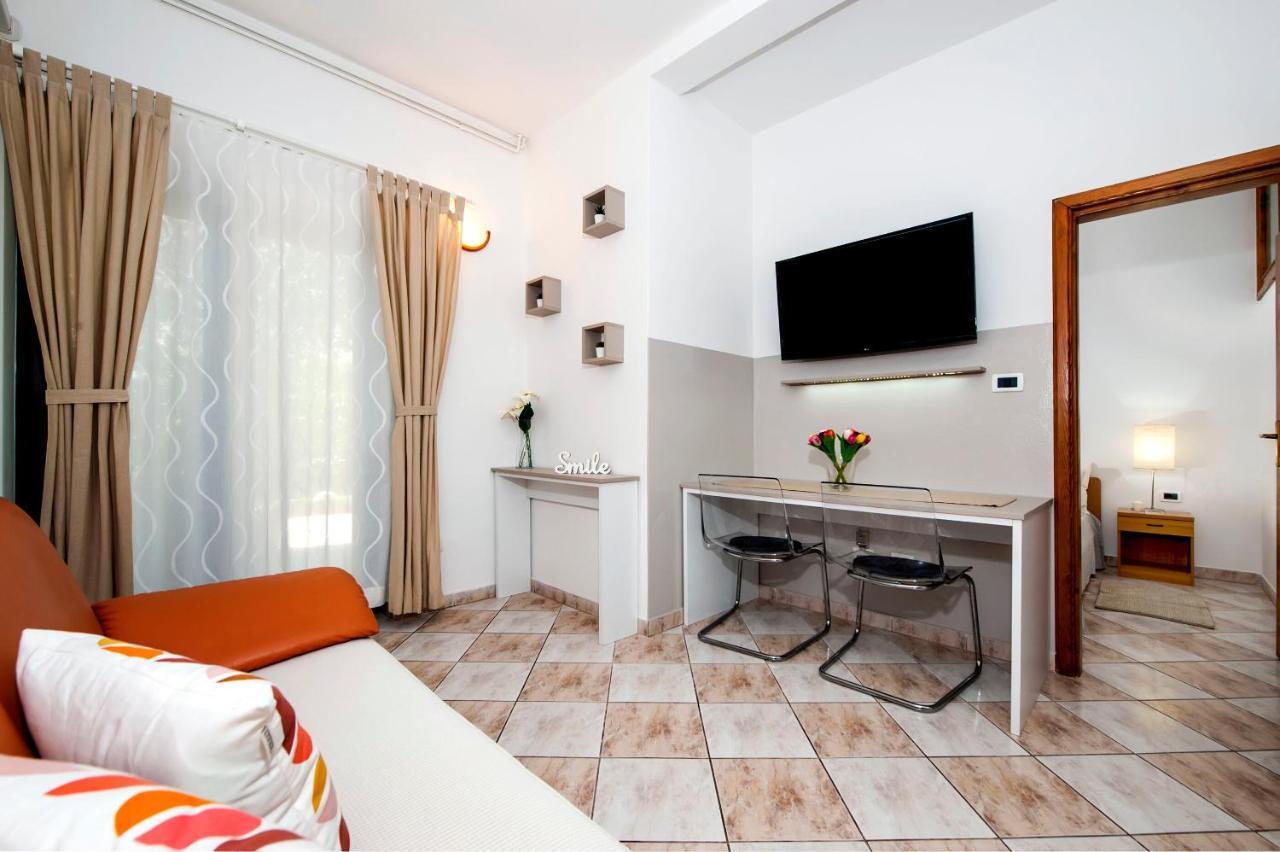 Apartments Milan โรวีน ภายนอก รูปภาพ