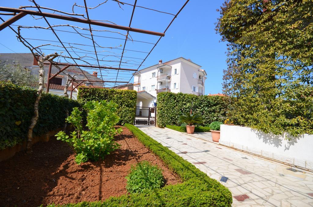Apartments Milan โรวีน ภายนอก รูปภาพ