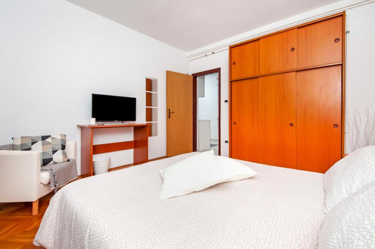 Apartments Milan โรวีน ภายนอก รูปภาพ