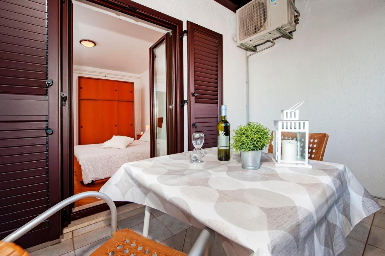 Apartments Milan โรวีน ภายนอก รูปภาพ