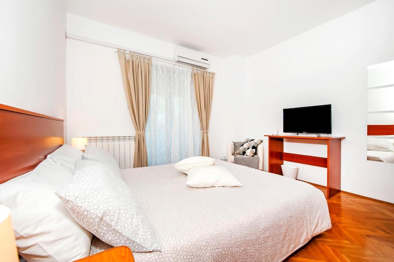 Apartments Milan โรวีน ภายนอก รูปภาพ